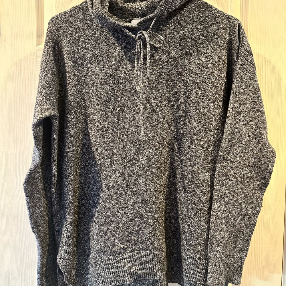Old Navy Hooded Sweater With Split at the Hem Size Medium